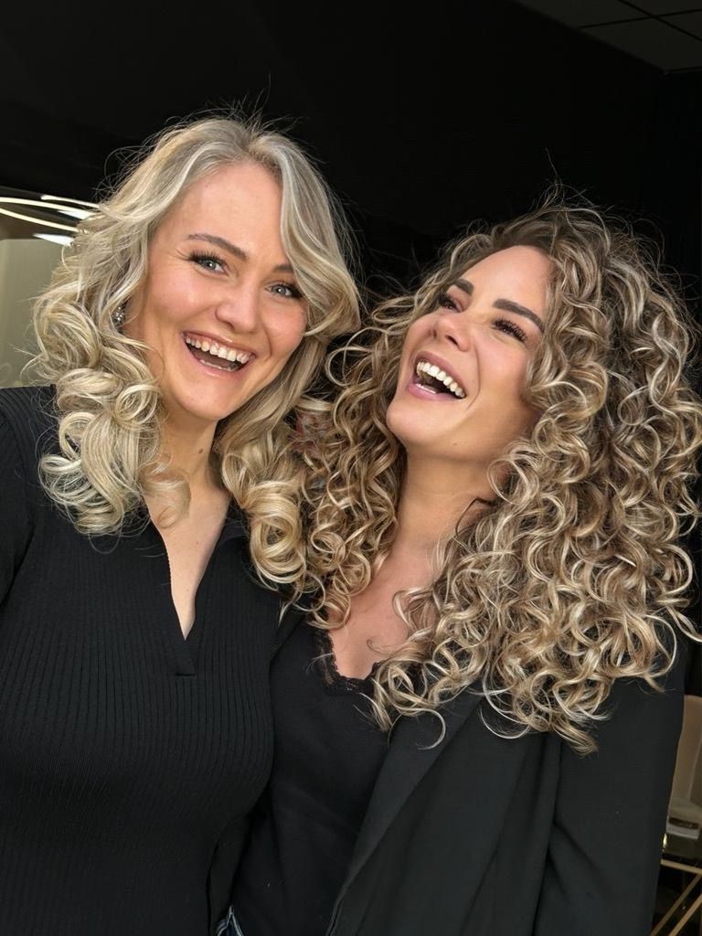 Silon tevreden klanten met krullen